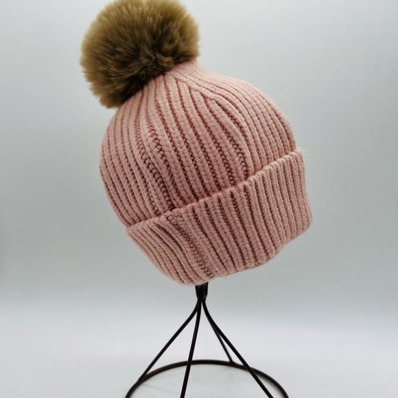 STEVE MADDEN BLUSH COLORED RIBBED WINTER HAT WITH LARGE TAN FAUX POM POM EUC - Picture 7 of 8